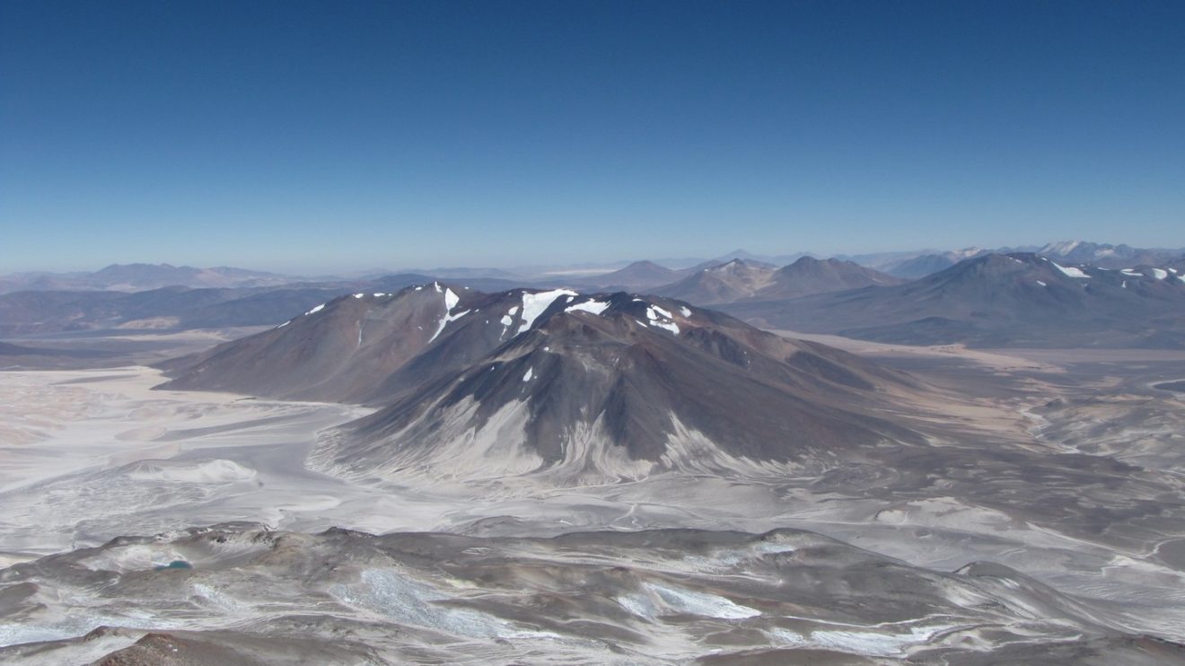 Наивысший вулкан северной америки. Льюльяйльяко самый высокий вулкан.
