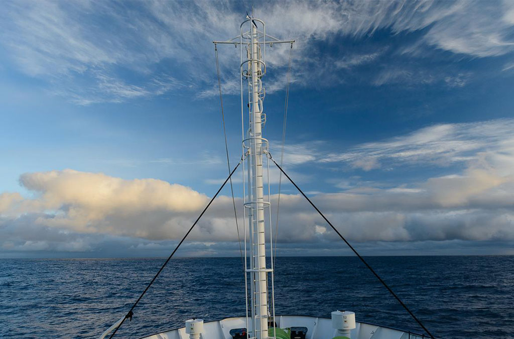 navigation dans l'ocean en direction des malouines