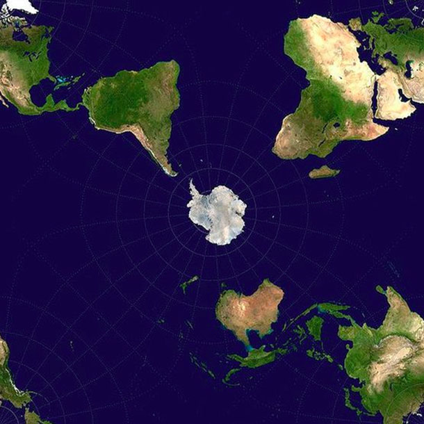 la carte du monde avec l'antarctique au centre