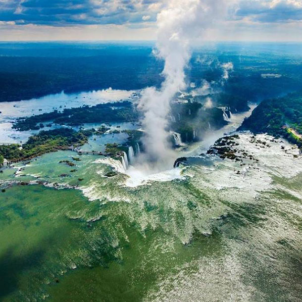 Les chutes d'Iguazu vues d'hélicoptère