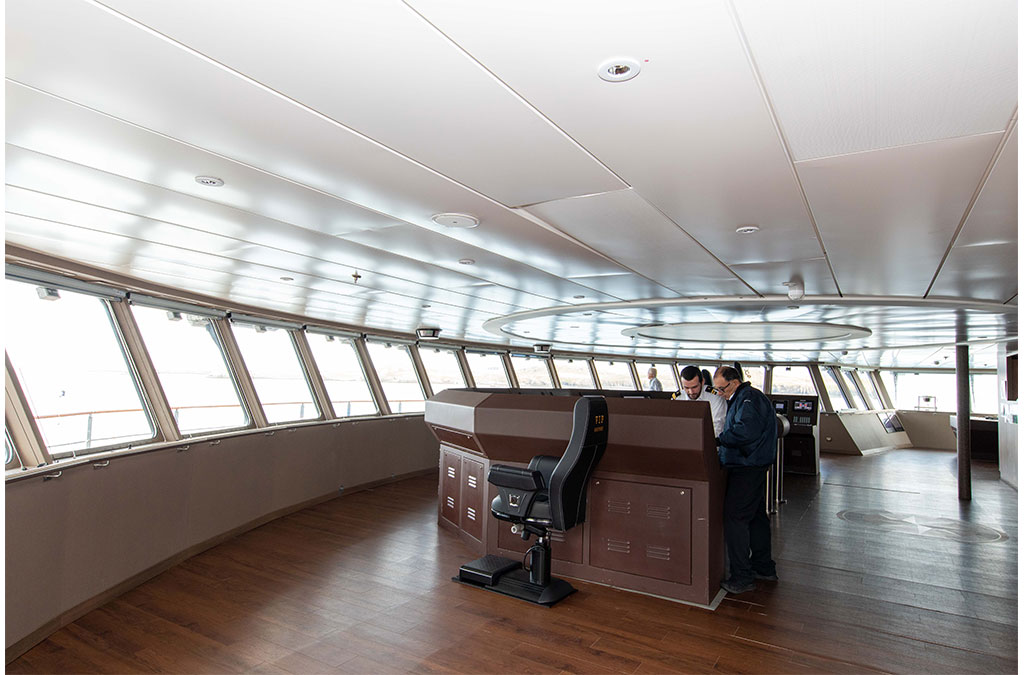 passerelle  du World Explorer