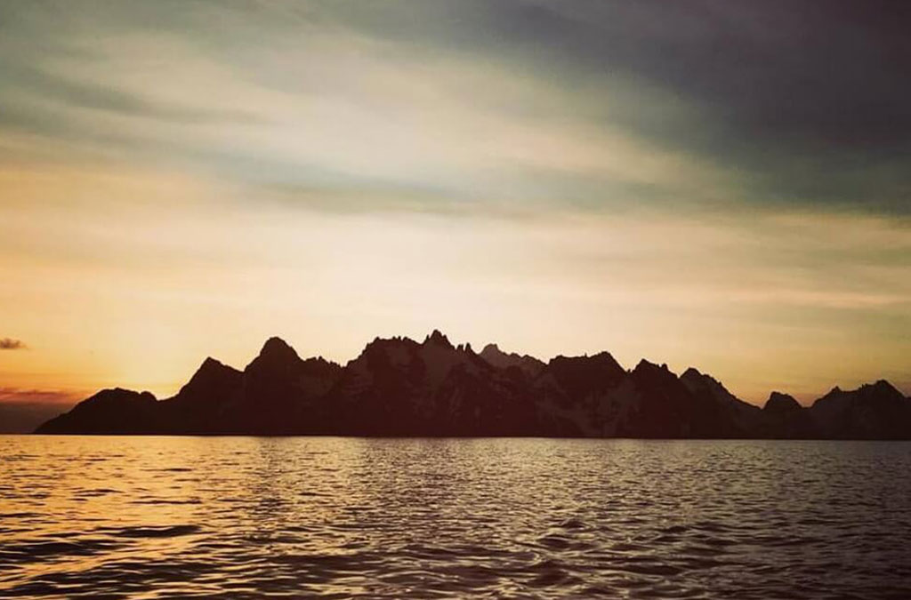 silhouette des montagnes de la Géorgie du Sud