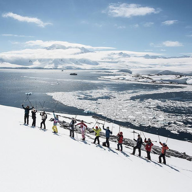 des randonneurs en antarctique