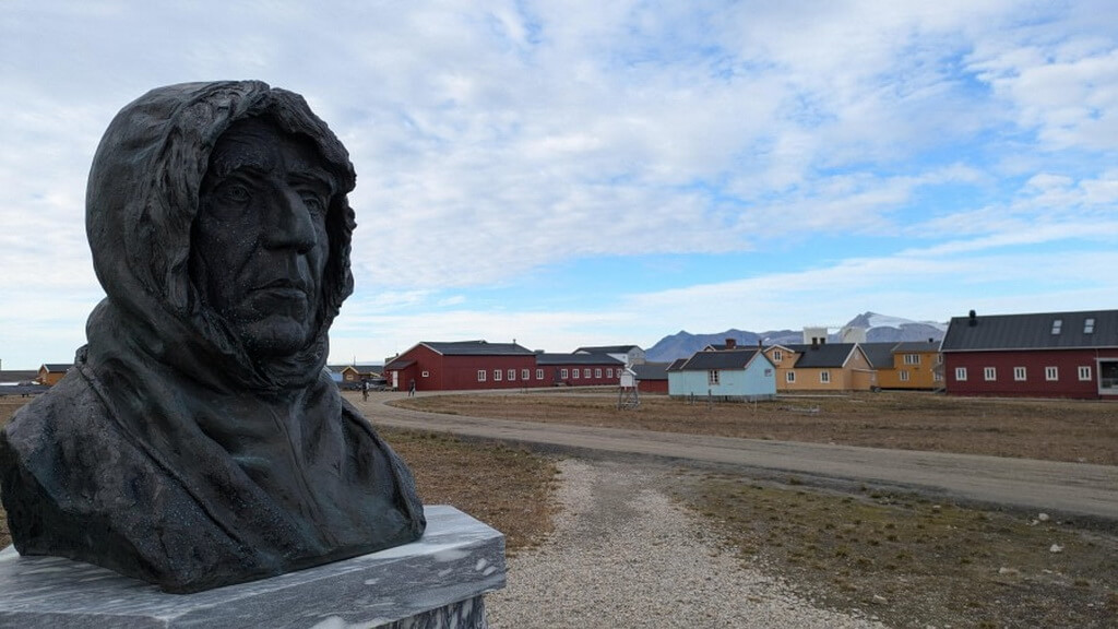 Monument à la mémoire de Roald Admunsen