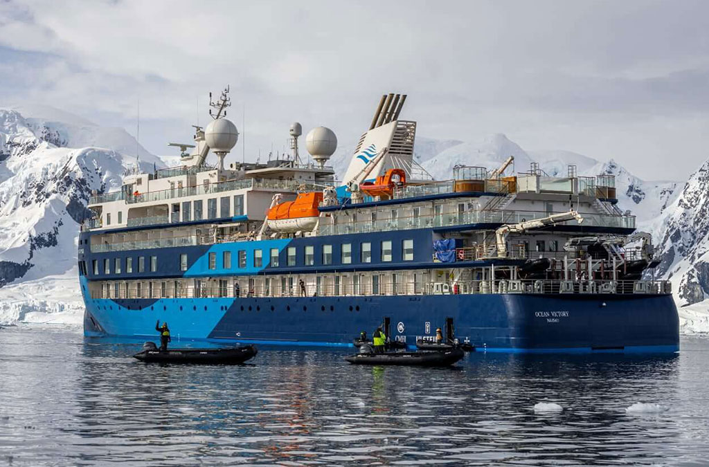 Debarquement sur les zodiac depuis l'Ocean Albatros