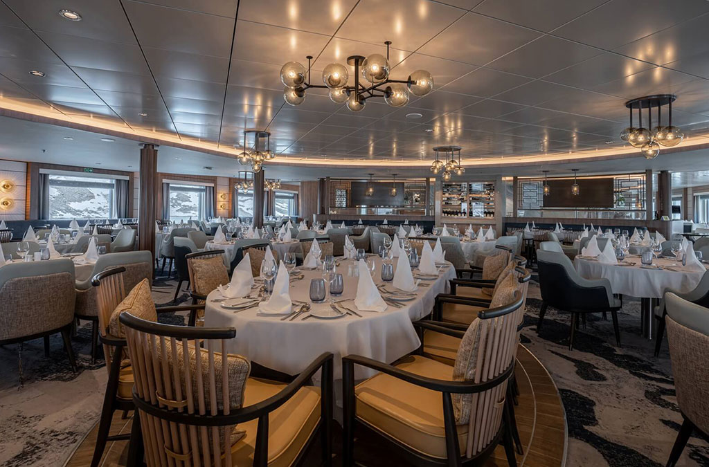 Restaurant à bord de l'Oceal Albatros et Victory
