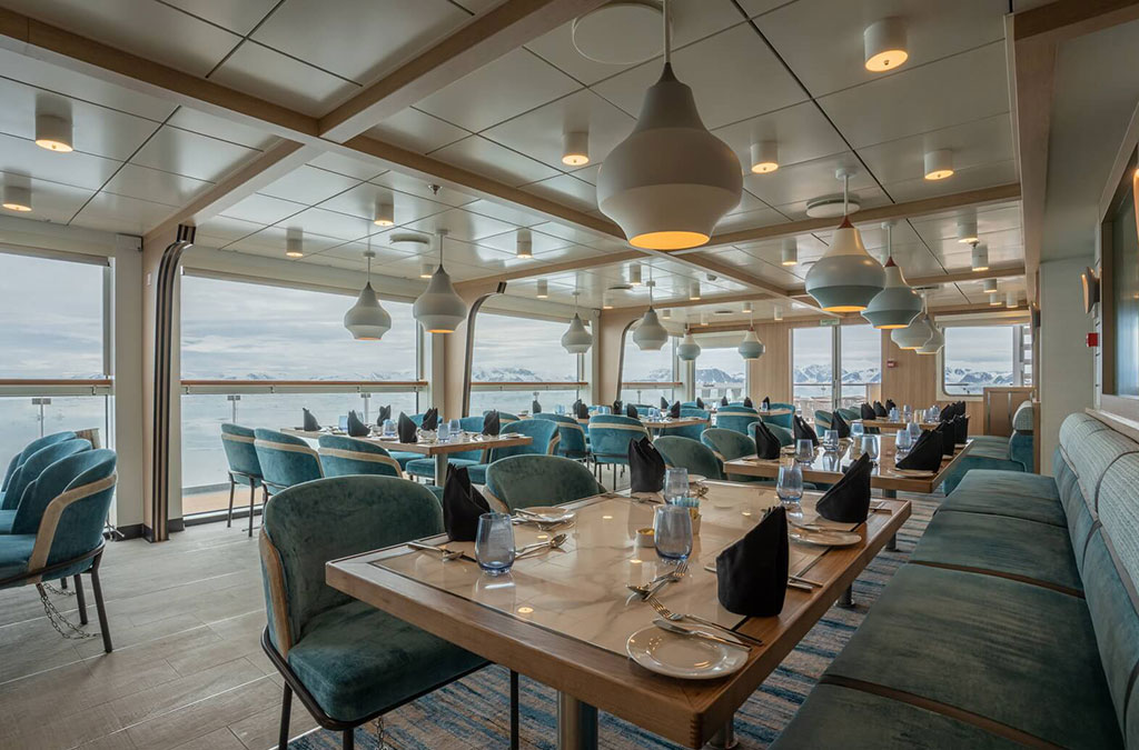Restaurant bar lounge à bord de l'Oceal Albatros et Victory