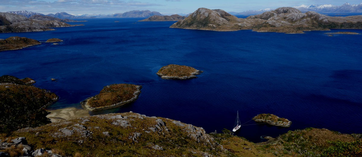 voilier au mouillage