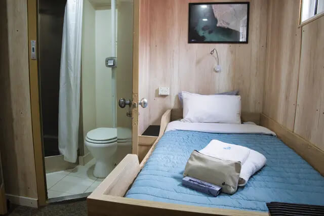 ushuaia premier single